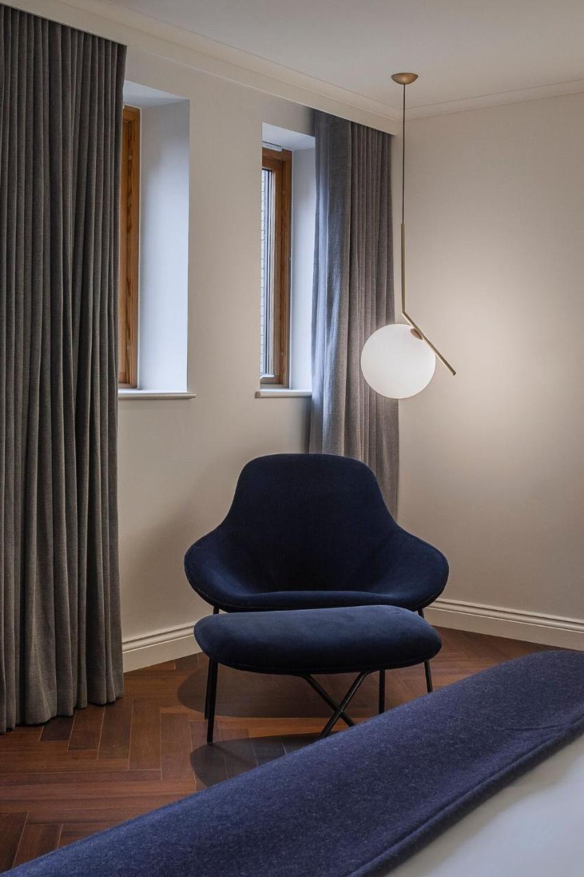 Готель The Roseate Редінг Екстер'єр фото Flos ic pendant light