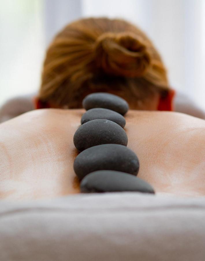 Готель The Roseate Редінг Екстер'єр фото Hot stone massage
